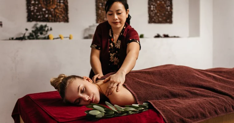 Подарочный сертификат коллегам в Royal Thai на сумму 10000 рублей