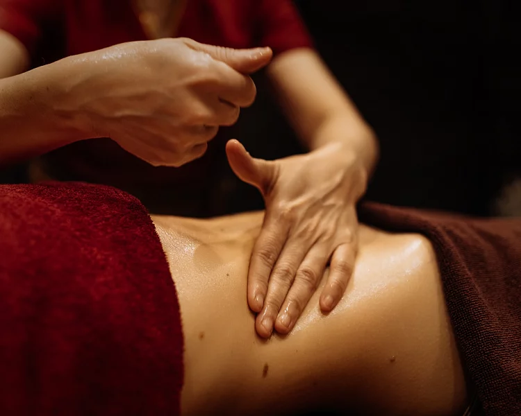 Подарочный сертификат на Новый год девушке на лимфодренажный оил-массаж