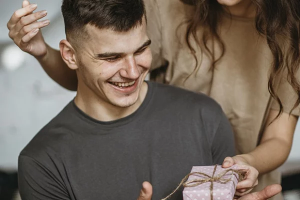 Подарок мужчине на 23 февраля