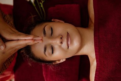 Корпоративный подарок на Новый год - массаж головы, ушей, лица