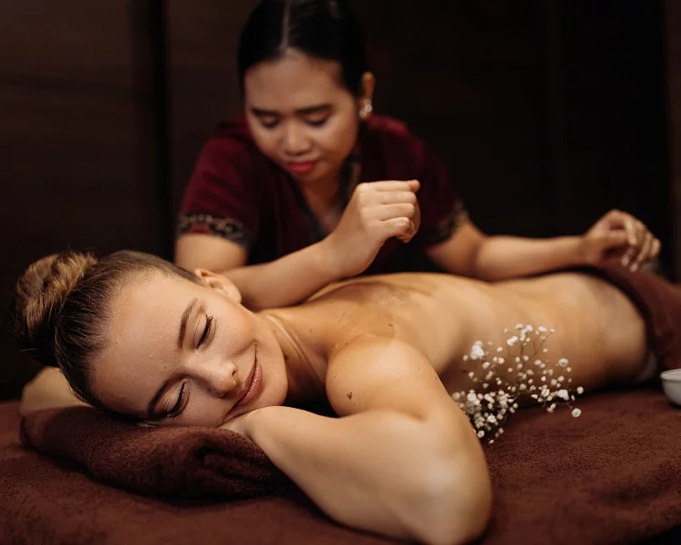 Подарочный сертификат на 8 марта в Royal Thai на сумму 15 000 рублей