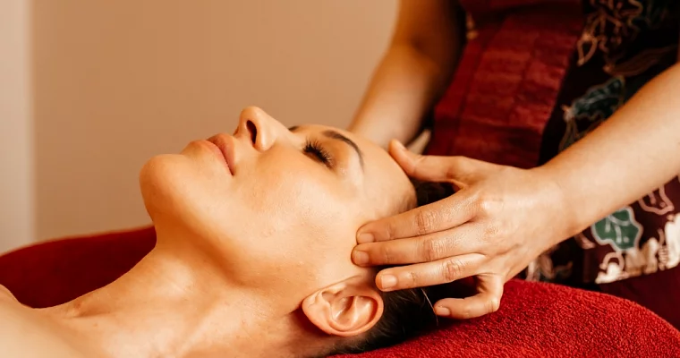 Подарочный сертификат подруге на Новый год на массаж лица