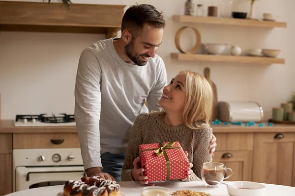 Подарок девушке на 14 февраля